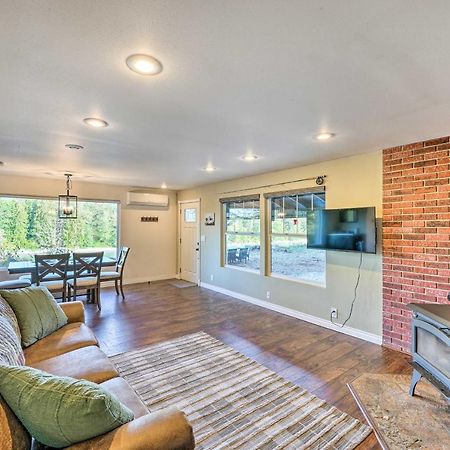 Dreamy Riverside Cabin With Fireplace And Grill Concrete Εξωτερικό φωτογραφία