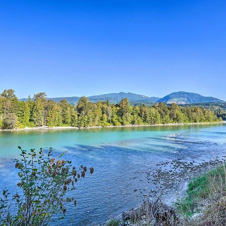 Dreamy Riverside Cabin With Fireplace And Grill Concrete Εξωτερικό φωτογραφία