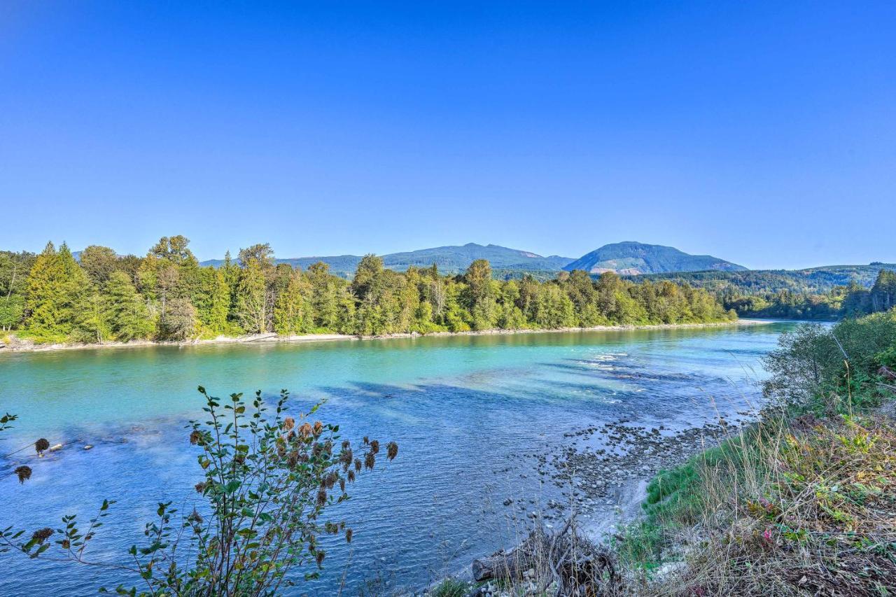Dreamy Riverside Cabin With Fireplace And Grill Concrete Εξωτερικό φωτογραφία