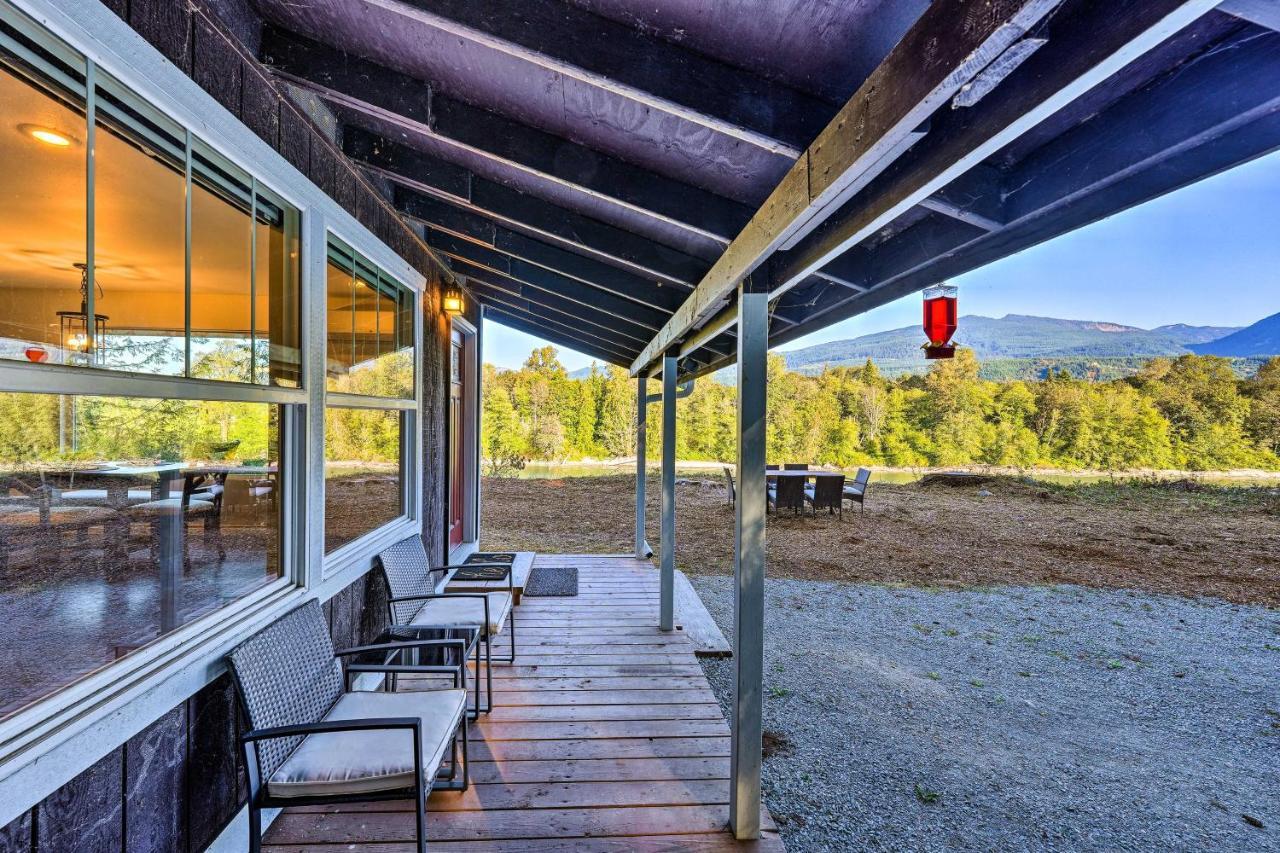 Dreamy Riverside Cabin With Fireplace And Grill Concrete Εξωτερικό φωτογραφία