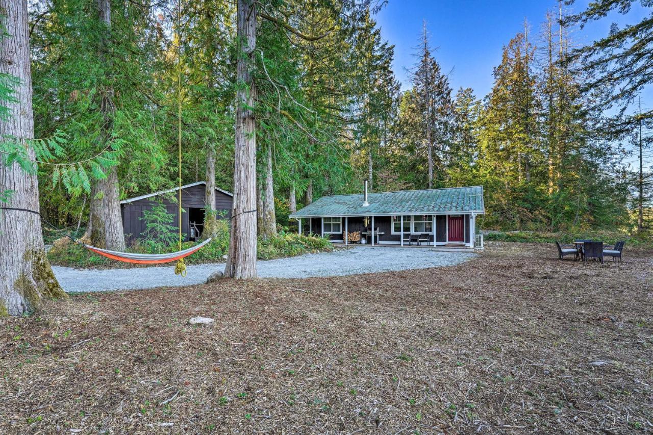 Dreamy Riverside Cabin With Fireplace And Grill Concrete Εξωτερικό φωτογραφία