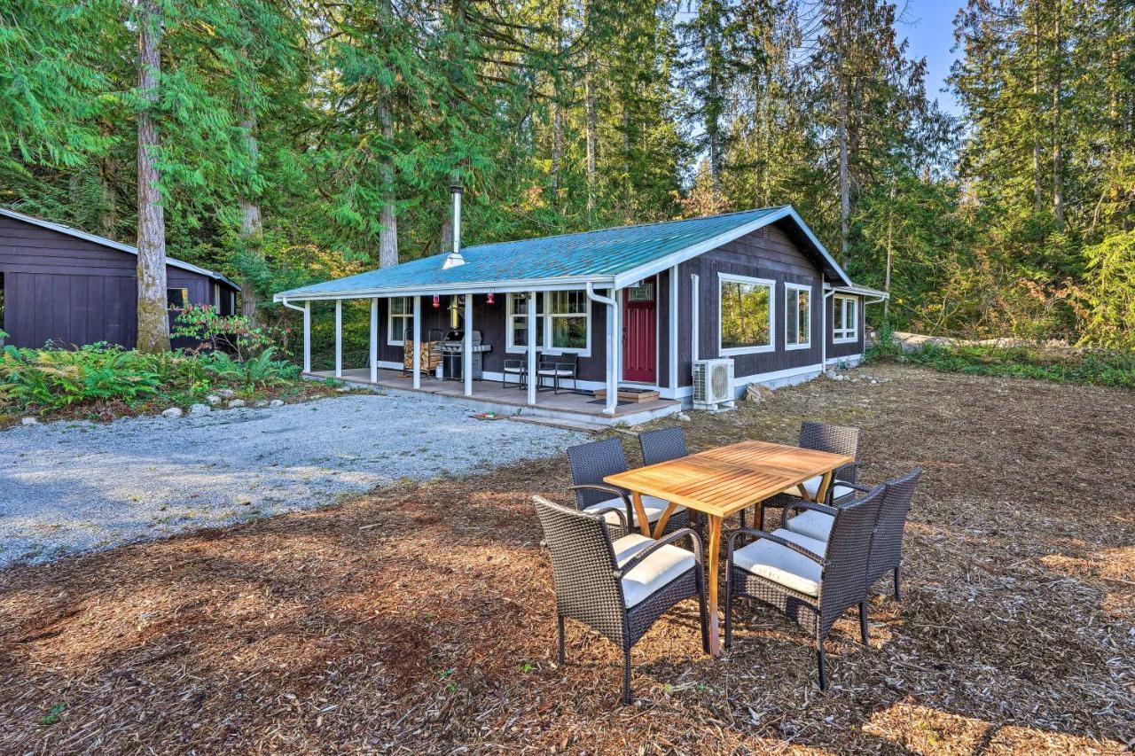 Dreamy Riverside Cabin With Fireplace And Grill Concrete Εξωτερικό φωτογραφία