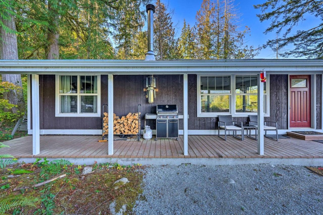Dreamy Riverside Cabin With Fireplace And Grill Concrete Εξωτερικό φωτογραφία